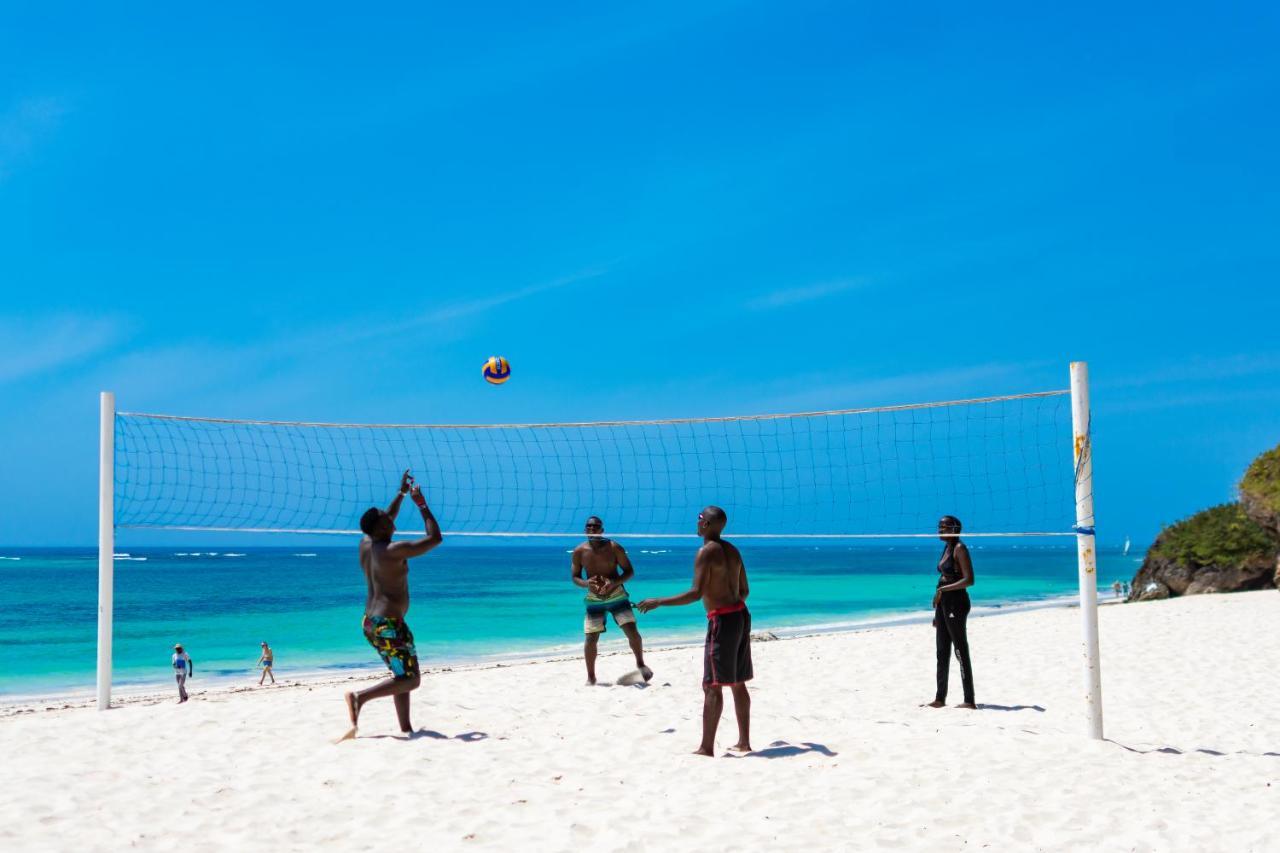 Diamonds Leisure Beach & Golf Resort Diani Beach Esterno foto Beach volleyball in Bermuda