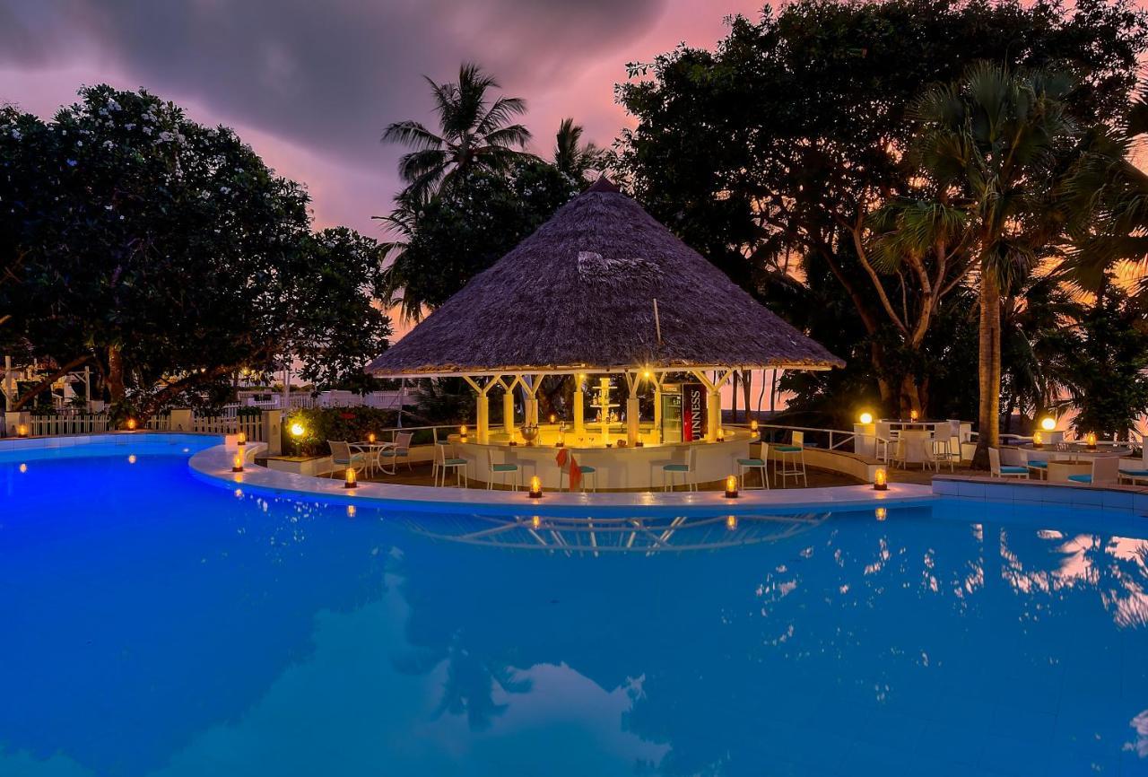 Diamonds Leisure Beach & Golf Resort Diani Beach Esterno foto The swimming pool at the hotel