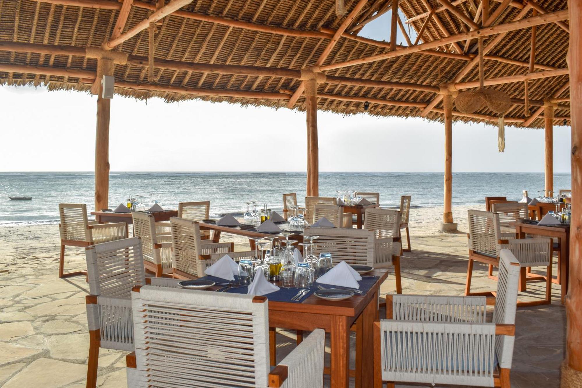 Diamonds Leisure Beach & Golf Resort Diani Beach Esterno foto